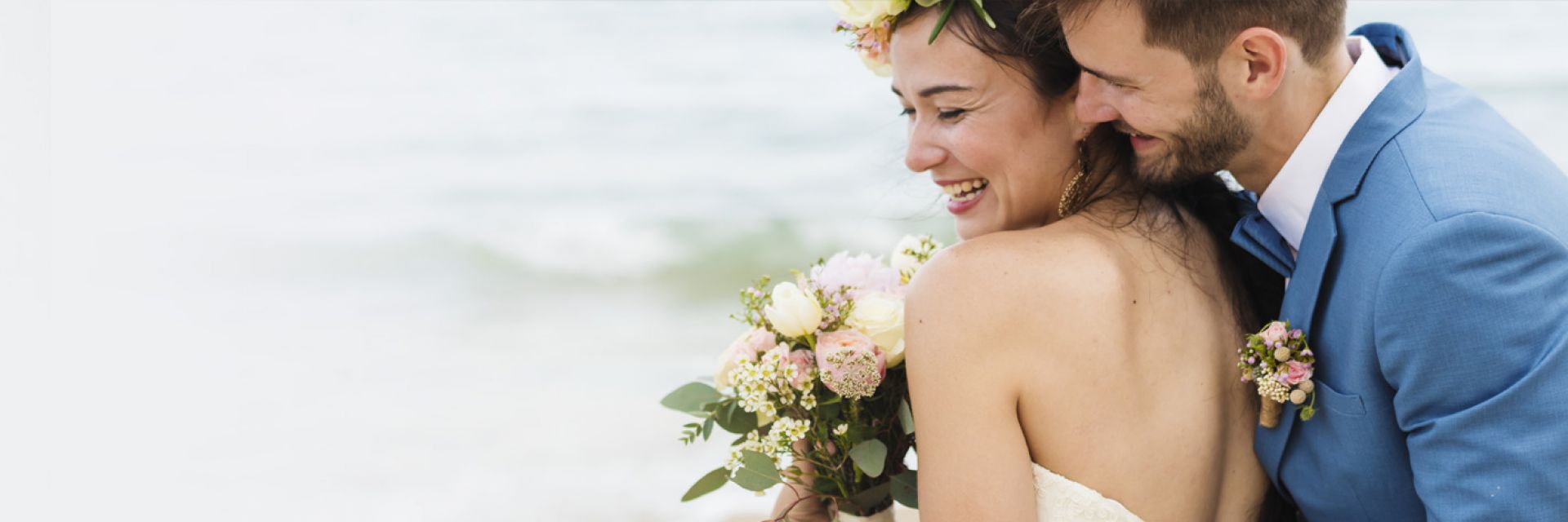 Festa de casamento na praia: 5 dicas para a cerimônia perfeita