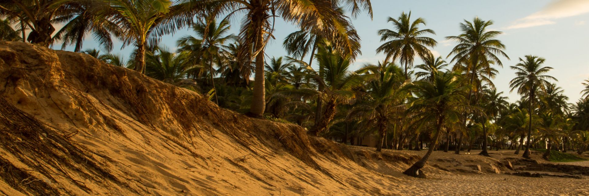 Conheça as belezas da Praia de Santo Antônio