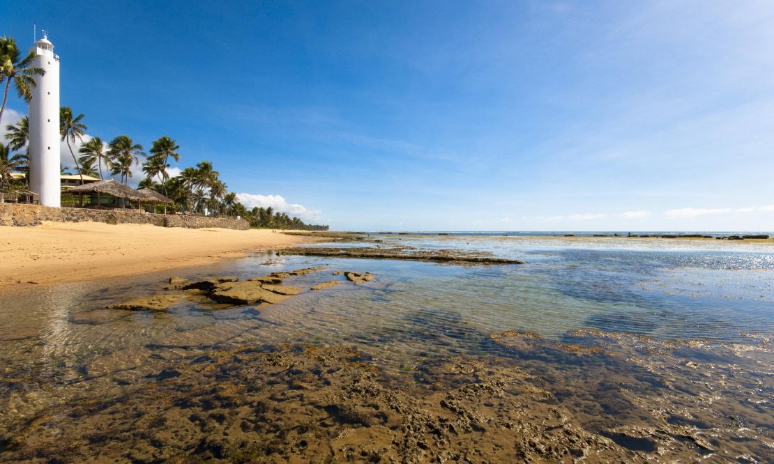 Siga um roteiro de aventura pela Estrada do Côco e explore o litoral baiano