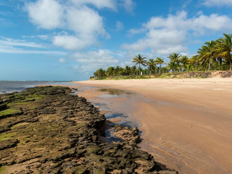 Orla da praia das Ondas, em Itacimirim