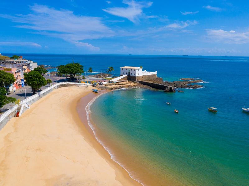 Vista aérea da Praia no Porto da Barra, Salvador. 