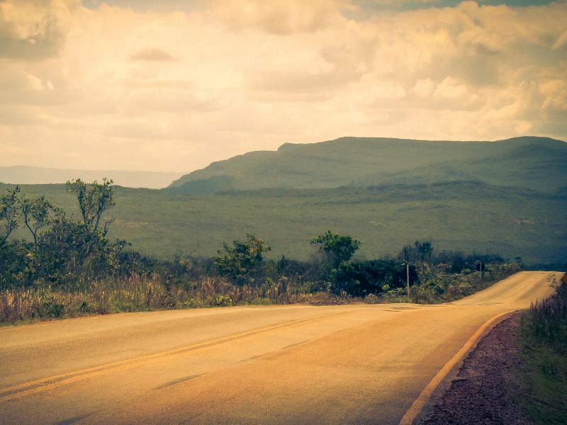 Estrada que leva de Mucuguê à Chapada Diamantina